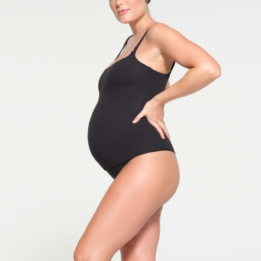 SKIMS | fits Everybody 
MATERNITY NURSING TANK